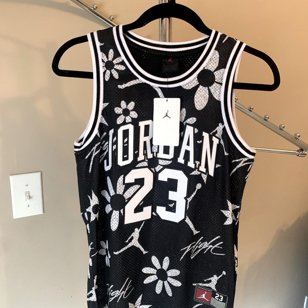 Jordan 23 Flight Kids Jersey
Black and white Kids Jersey 
Size M and Size L